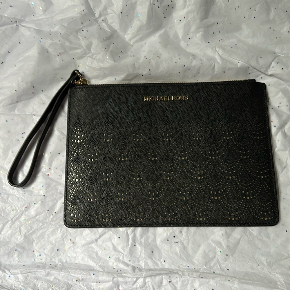 micheal kors wristlet clutch